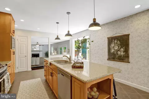7206 Joshua Tree Ln, Springfield, VA 22152 photo 10