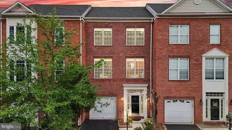 12913 Wood Crescent Cir, Herndon, VA 20171