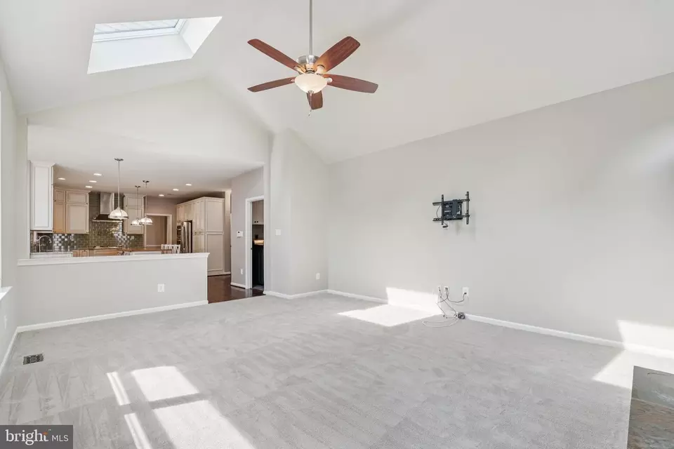 Living - 12505 Ridgegate Dr, Herndon, VA 20170 photo 6 of 8