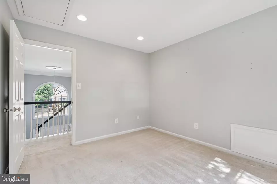 Bedroom - 12505 Ridgegate Dr, Herndon, VA 20170 photo 4 of 8