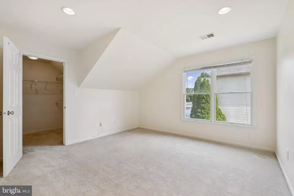Bedroom - 12505 Ridgegate Dr, Herndon, VA 20170 photo 3 of 8