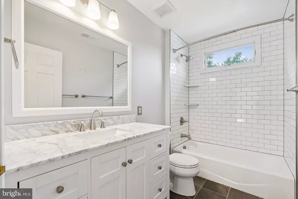 Bath - 12505 Ridgegate Dr, Herndon, VA 20170 photo 4 of 5