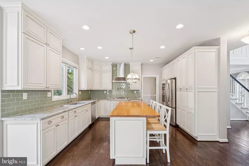 Kitchen - 12505 Ridgegate Dr, Herndon, VA 20170 photo 2 of 5
