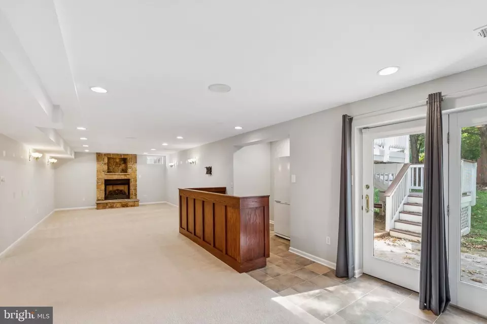 Living - 12505 Ridgegate Dr, Herndon, VA 20170 photo 7 of 8