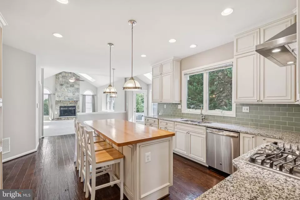 Kitchen - 12505 Ridgegate Dr, Herndon, VA 20170 photo 3 of 5