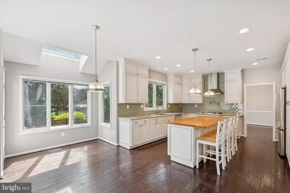 Kitchen - 12505 Ridgegate Dr, Herndon, VA 20170 photo 5 of 5