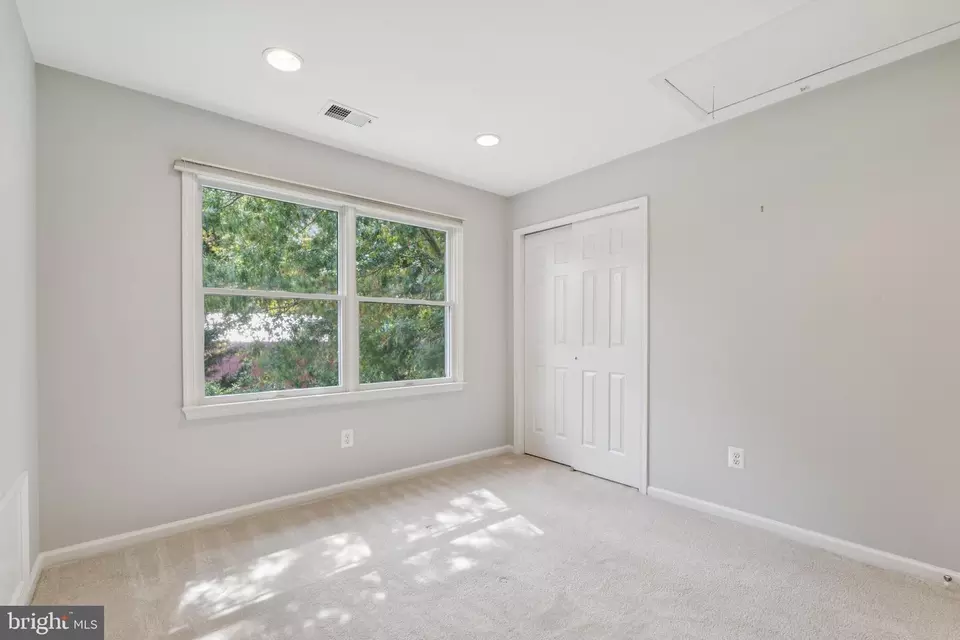 Bedroom - 12505 Ridgegate Dr, Herndon, VA 20170 photo 5 of 8