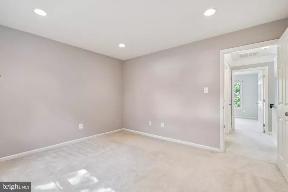 Bedroom - 12505 Ridgegate Dr, Herndon, VA 20170 photo 6 of 8