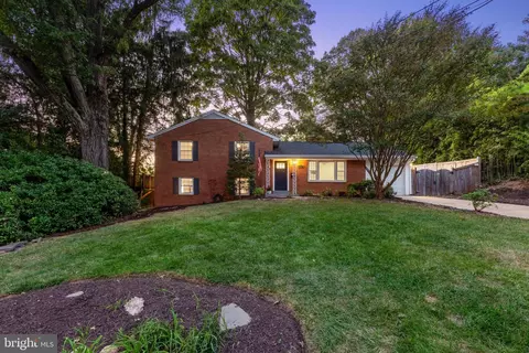 6705 Kenmont Pl, Springfield, VA 22152 photo 9