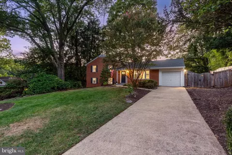 6705 Kenmont Pl, Springfield, VA 22152 photo 11