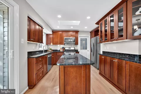 6705 Kenmont Pl, Springfield, VA 22152 photo 29