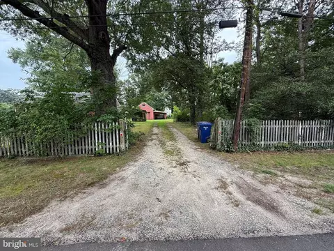 6817 Ridgeway Dr, Springfield, VA 22150 photo 2