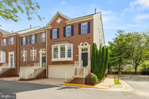 2753 Manhattan Pl, Vienna, VA 22180