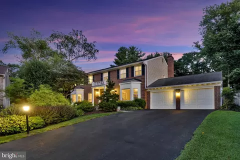 6301 Hunting Ridge Ln, Mclean, VA 22101