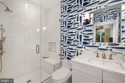 Bath - 1111 Crest Ln, Mclean, VA 22101 photo 6 of 10