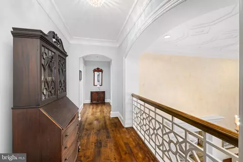 Entry Way - 1111 Crest Ln, Mclean, VA 22101 photo 4 of 7