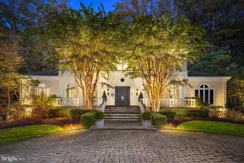 1111 Crest Ln, Mclean, VA 22101