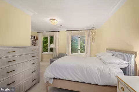 Bedroom - 1111 Crest Ln, Mclean, VA 22101 photo 5 of 6