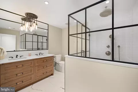 Bath - 1111 Crest Ln, Mclean, VA 22101 photo 10 of 10
