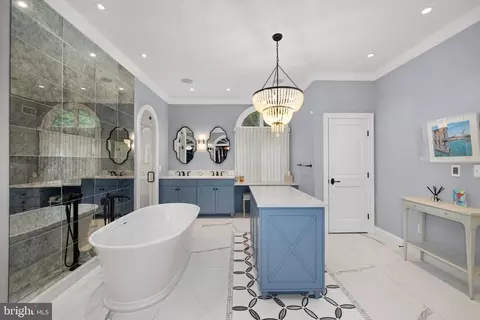 Bath - 1111 Crest Ln, Mclean, VA 22101 photo 2 of 10
