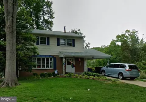 8606 Kentford Dr, Springfield, VA 22152