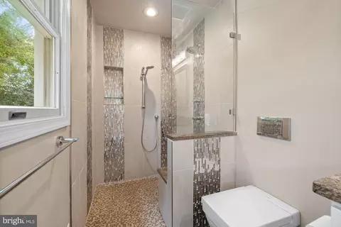 Bath - 603 3rd St, Herndon, VA 20170 photo 3 of 7