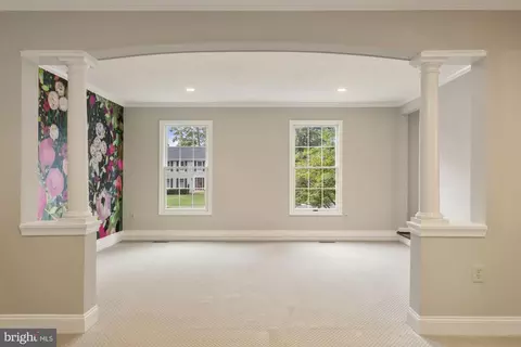 Living - 603 3rd St, Herndon, VA 20170 photo 5 of 10