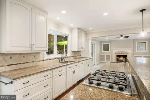 Kitchen - 603 3rd St, Herndon, VA 20170 photo 7 of 11