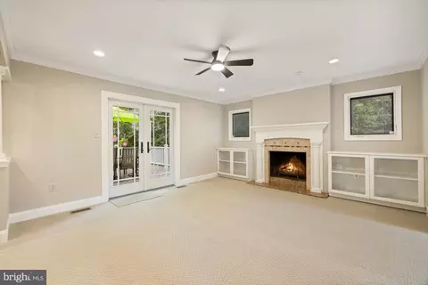 Living - 603 3rd St, Herndon, VA 20170 photo 7 of 10