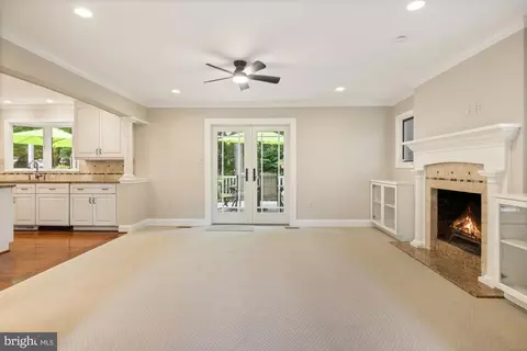Living - 603 3rd St, Herndon, VA 20170 photo 10 of 10
