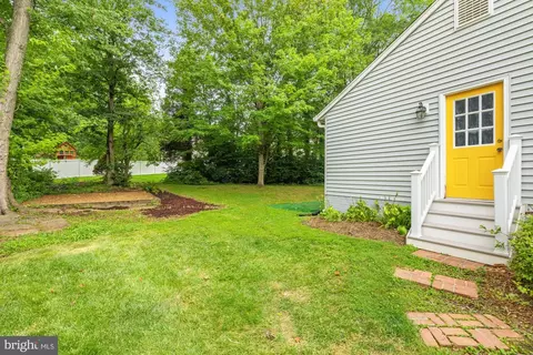 Exterior - 603 3rd St, Herndon, VA 20170 photo 10 of 19