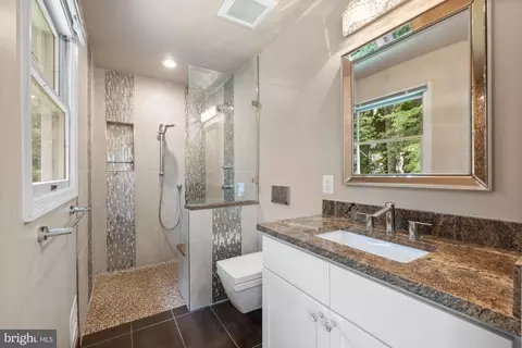 Bath - 603 3rd St, Herndon, VA 20170 photo 2 of 7