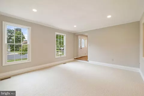 Living - 603 3rd St, Herndon, VA 20170 photo 3 of 10