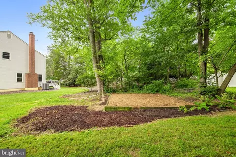 Exterior - 603 3rd St, Herndon, VA 20170 photo 13 of 19