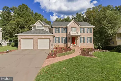 5013 Devin Green Ln, Fairfax, VA 22030