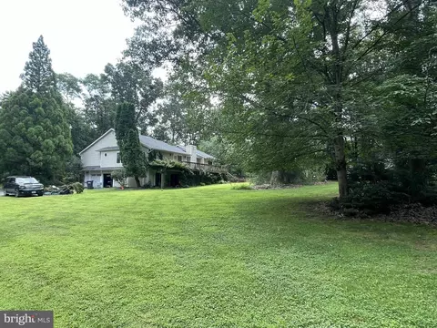 1440 Crowell Rd, Vienna, VA 22182