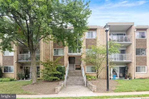 2902 Kings Chapel Rd #13/6, Falls Church, VA 22042