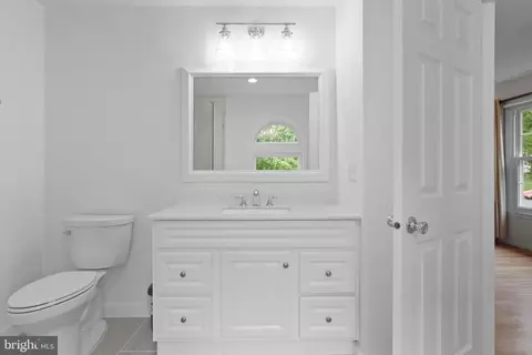 Bath - 6906 Trillium Ln, Springfield, VA 22152 photo 4 of 7