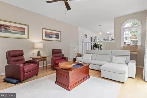 Living - 6906 Trillium Ln, Springfield, VA 22152 photo 1 of 4