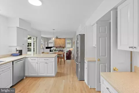Kitchen - 6906 Trillium Ln, Springfield, VA 22152 photo 5 of 5