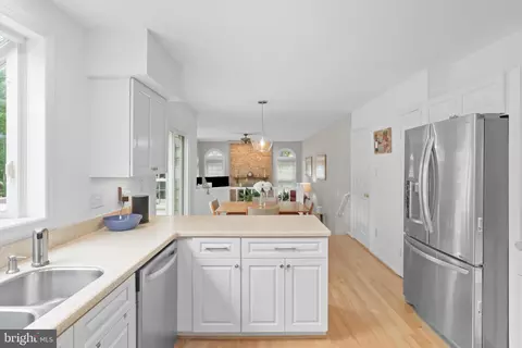 Kitchen - 6906 Trillium Ln, Springfield, VA 22152 photo 2 of 5