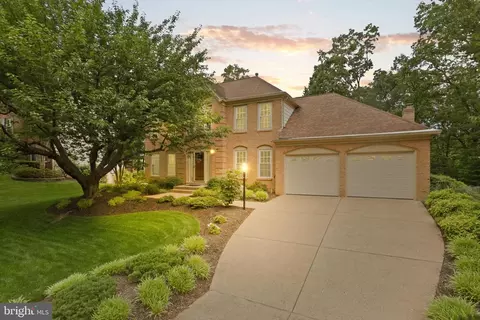 6906 Trillium Ln, Springfield, VA 22152
