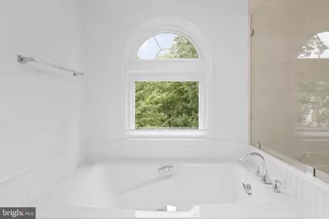 Bath - 6906 Trillium Ln, Springfield, VA 22152 photo 2 of 7