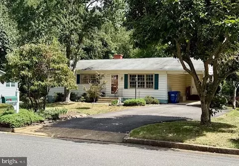 7901 Candlewood Dr, Alexandria, VA 22306