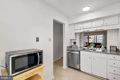 Kitchen - 8550 Milford Ct #892, Springfield, VA 22152 photo 4 of 4