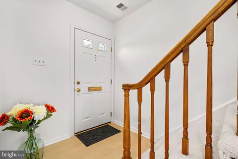 Entry Way - 8550 Milford Ct #892, Springfield, VA 22152 photo 1 of 2