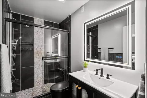 Bath - 8550 Milford Ct #892, Springfield, VA 22152 photo 1 of 2