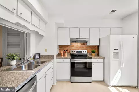 Kitchen - 8550 Milford Ct #892, Springfield, VA 22152 photo 2 of 4