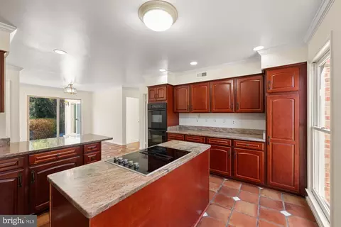8426 Holly Leaf Dr, Mclean, VA 22102 photo 15