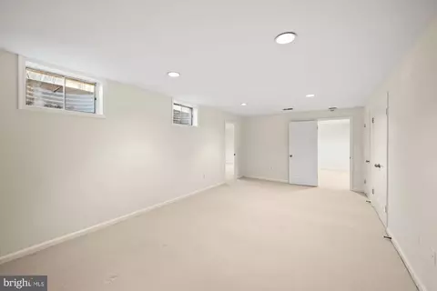 8426 Holly Leaf Dr, Mclean, VA 22102 photo 34
